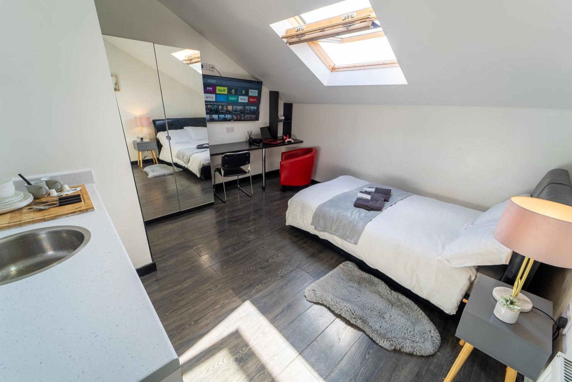 Equipped Next To Uob And Qe And Close To City! Apartment