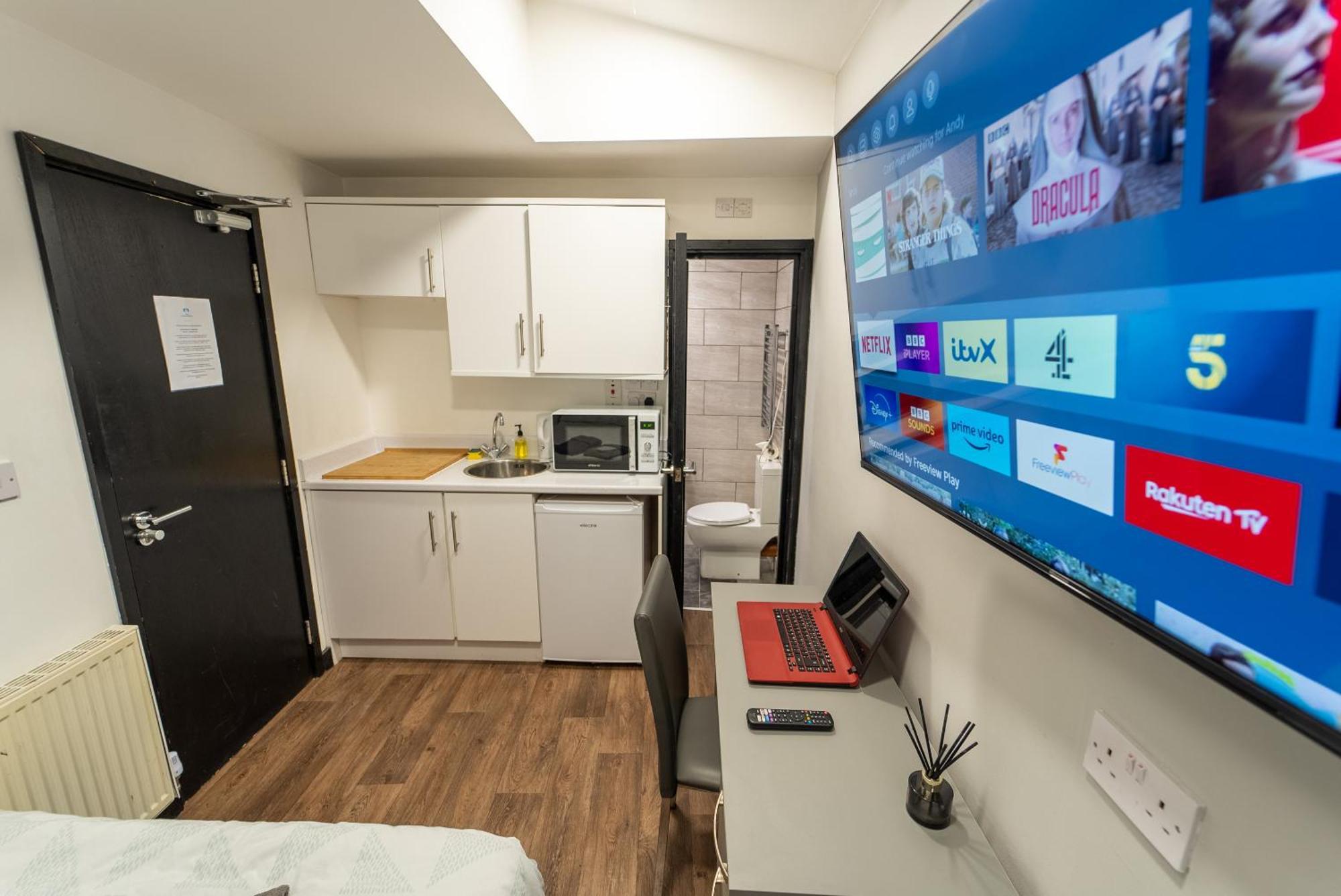 Equipped Next To Uob And Qe And Close To City! Apartment