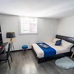 Equipped Studios Next To Uob And Qe And Close To City!