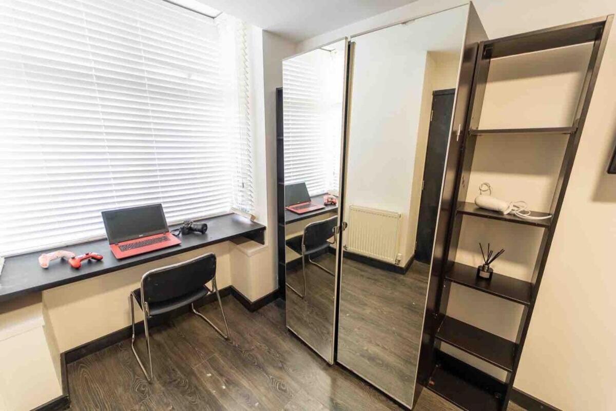 Equipped Next To Uob And Qe And Close To City! Apartment