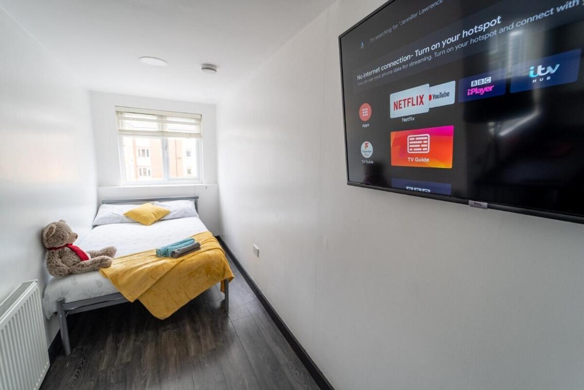 Equipped Next To Uob And Qe And Close To City! *