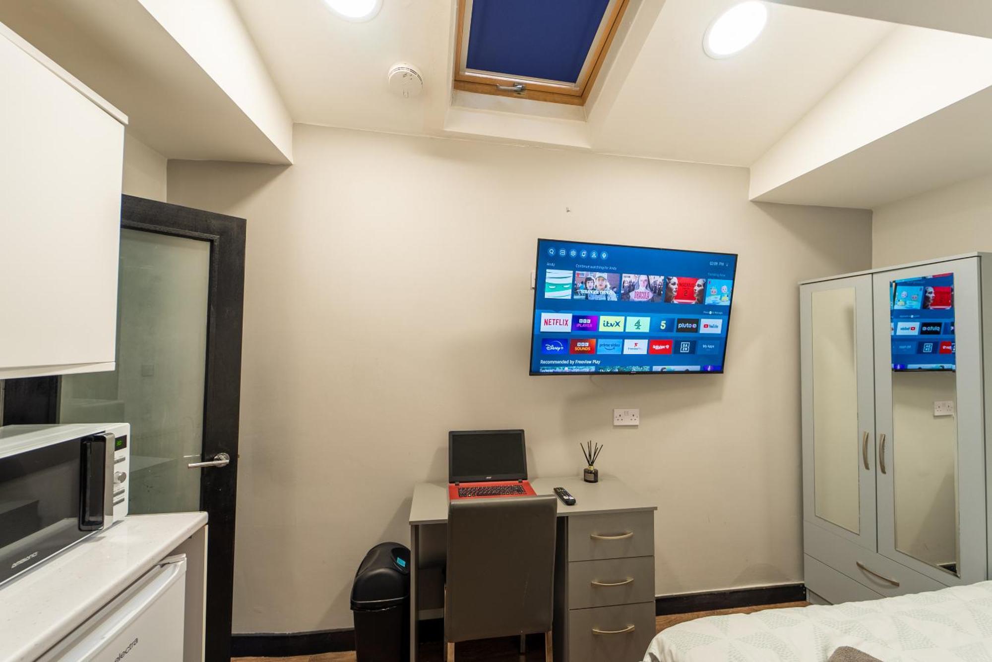 Equipped Next To Uob And Qe And Close To City! Apartment