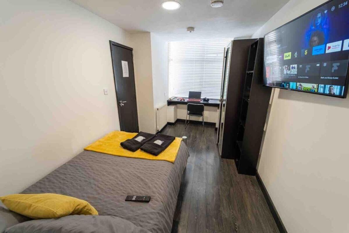 Apartment Equipped Next To Uob And Qe And Close To City!