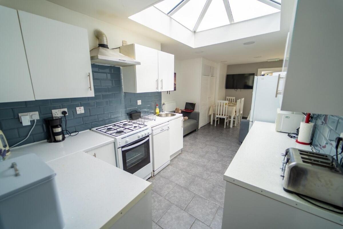 Equipped Next To Uob And Qe And Close To City! Apartment