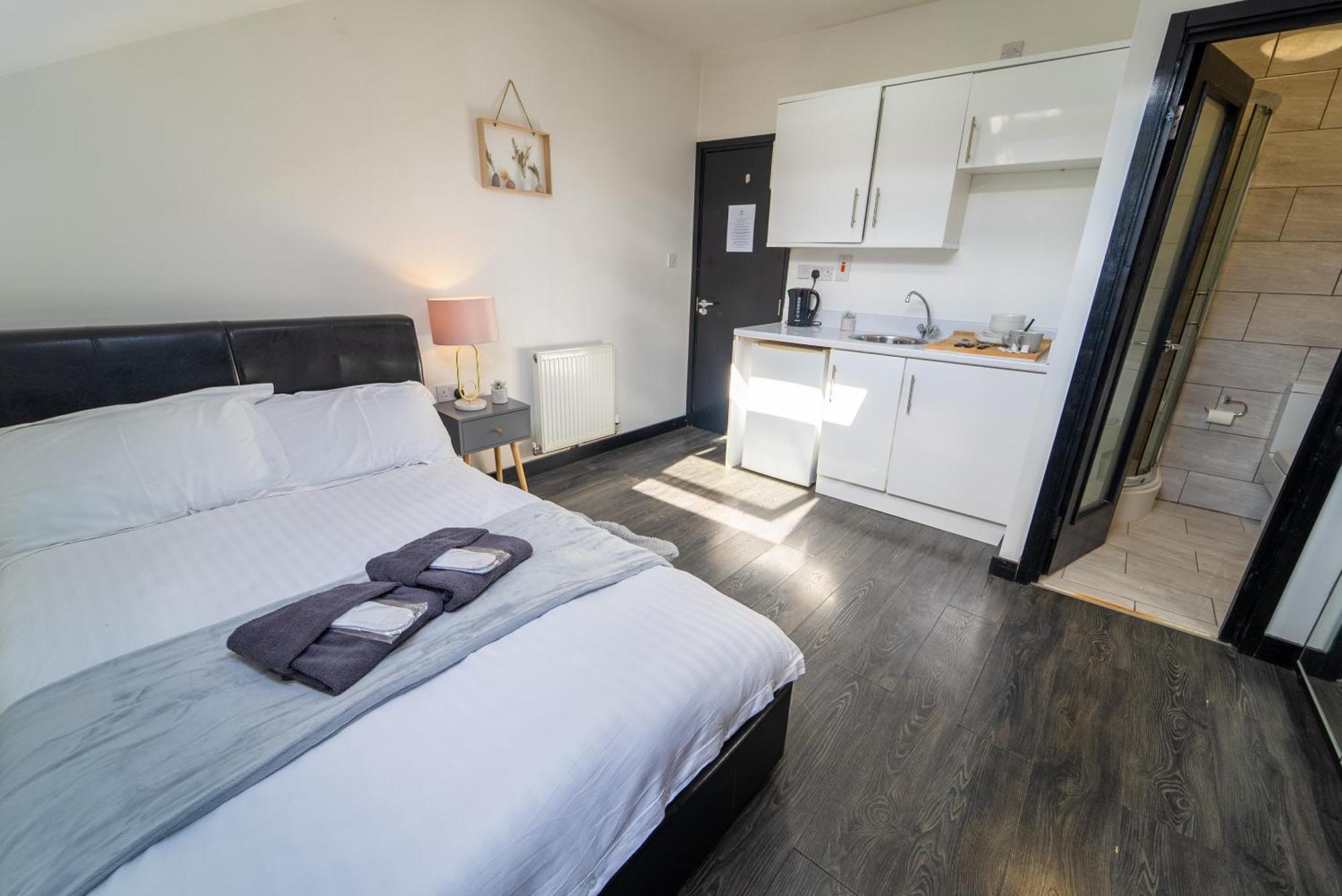 Apartment Equipped Next To Uob And Qe And Close To City! *