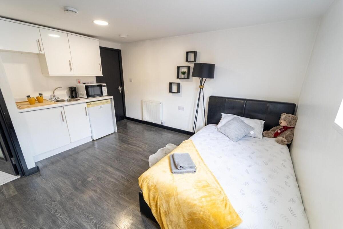 Equipped Next To Uob And Qe And Close To City! *